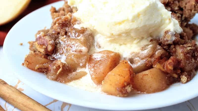 vista de cerca del mejor crujiente de manzana con avena