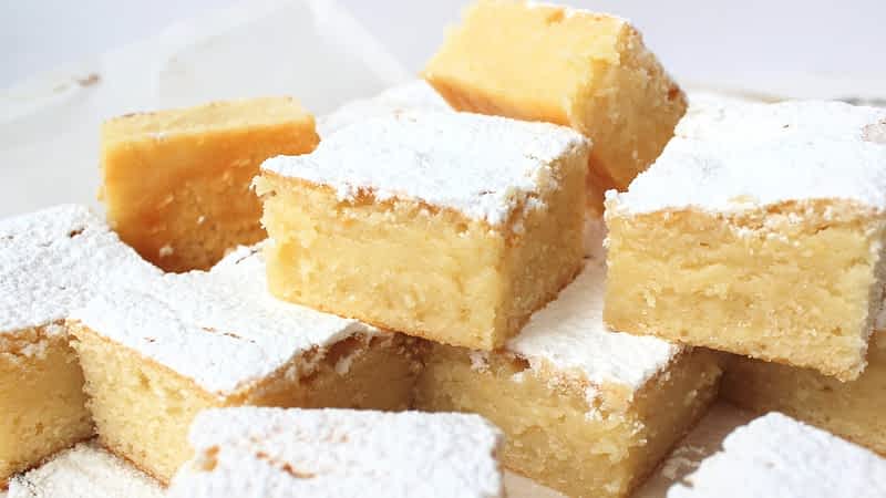 los mejores brownies de chocolate blanco listos para comer